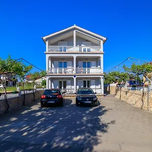 Klara Apartman