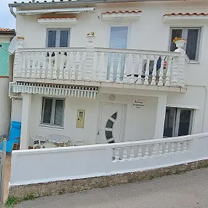 Apartment Ana-lora, Lopar